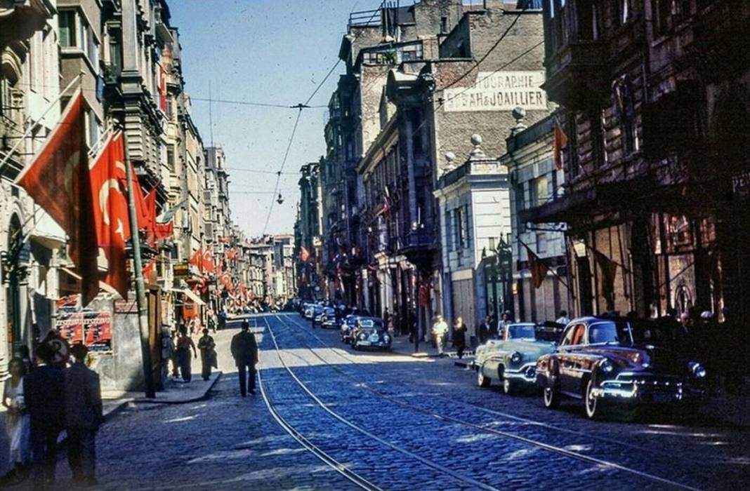 Beyoğlu'nun ismindeki "Bey" ve "Oğlu" Kim? 2